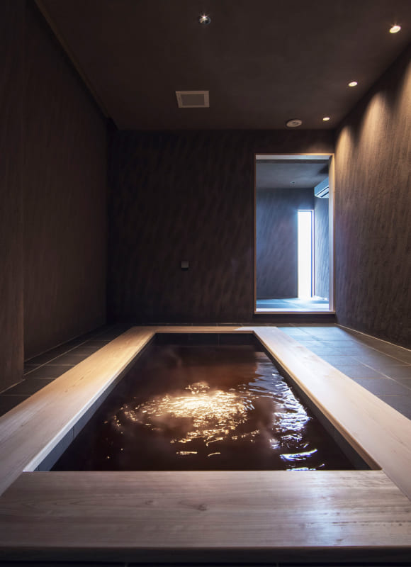 天井の水紋が広がる足湯